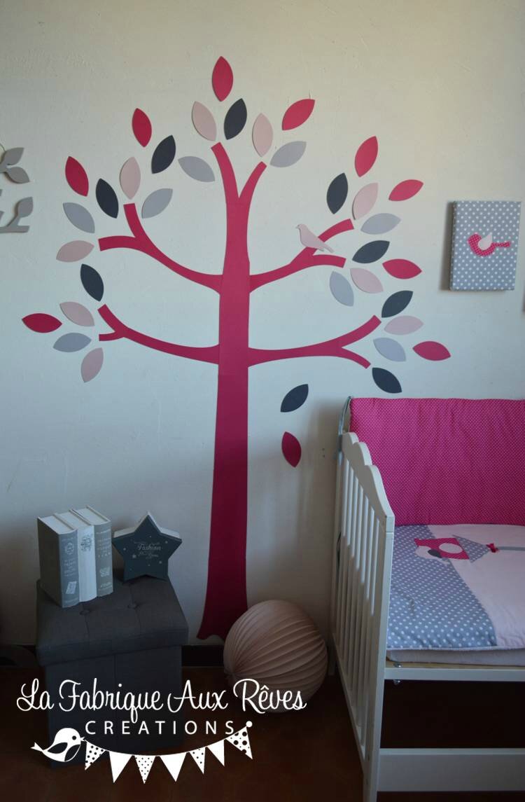 décoration chambre bébé fille stickers tour lit rose fuchsia
