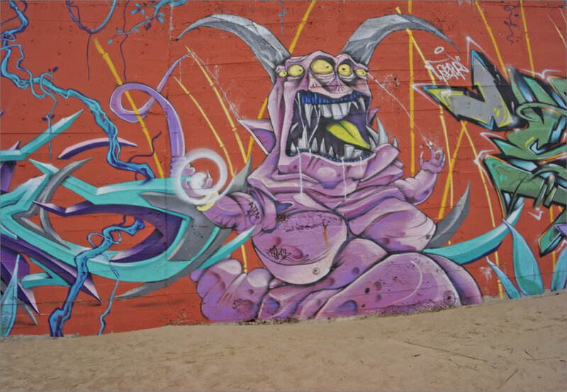 La Palmyre plage FE 200221 8 bunker graff ym