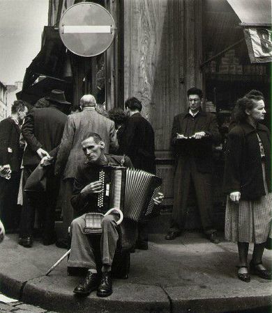 doisneau_accordionist