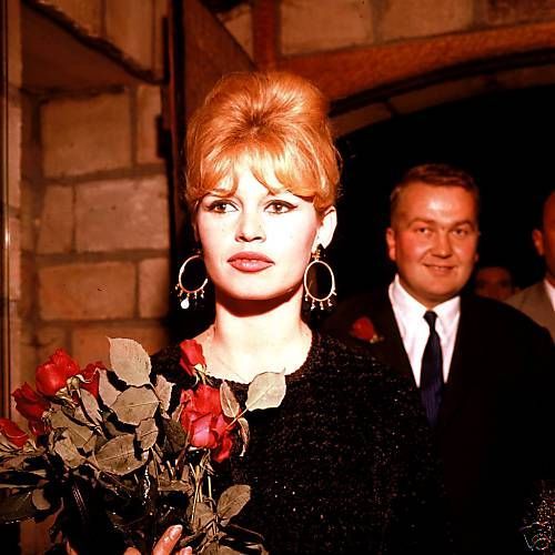 1960-06-25-tour_eiffel-rose_bb-020-1