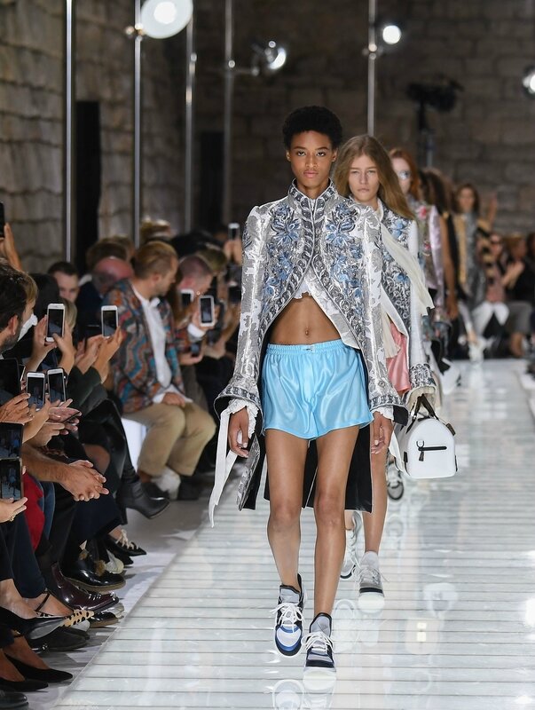 5 -®Stephane Cardinale-Corbis-Corbis via Getty Image - Versailles et la mode - Flammarion