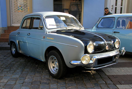 Renault_ondine_gordini_de_1962__1961_1962__3_me_Rencontre_de_voitures_anciennes___Benfeld_2010__01