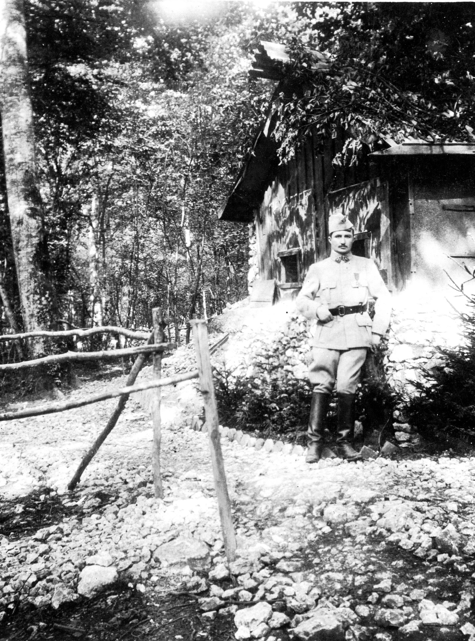Album R. Verney p.001 droite
