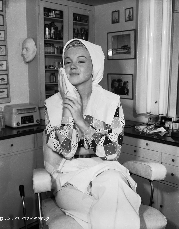 1948-05-27-columbia-01-make_up_dept-011-1-by_ed_cronenweth-1