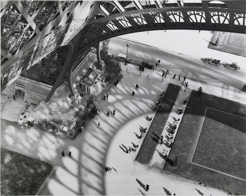 Kertesz_Tour-Eiffel_1929_Paris