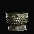 An archaic <b>bronze</b> ritual food vessel (Gui), Late Shang dynasty 