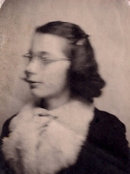 Yvette Renard, janvier 1946