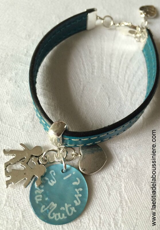 Bracelet en cuir Merci Maîtresse (turquoise) - 22 €