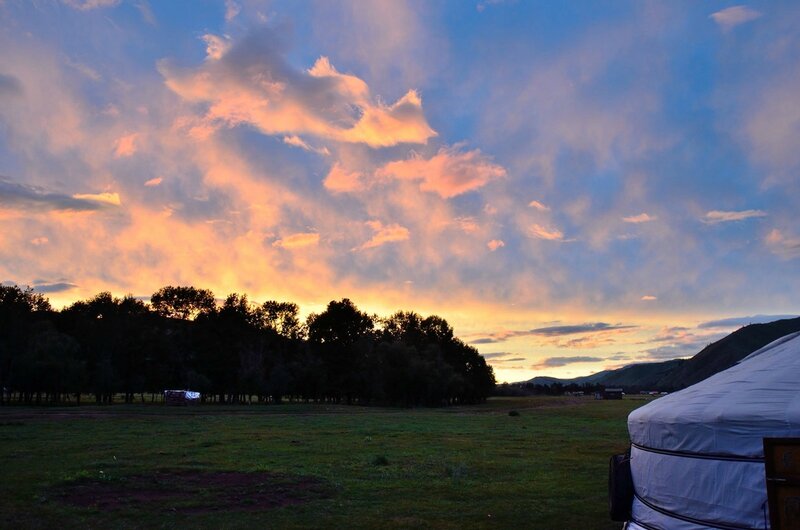 Le soleil se couche sur notre camp.