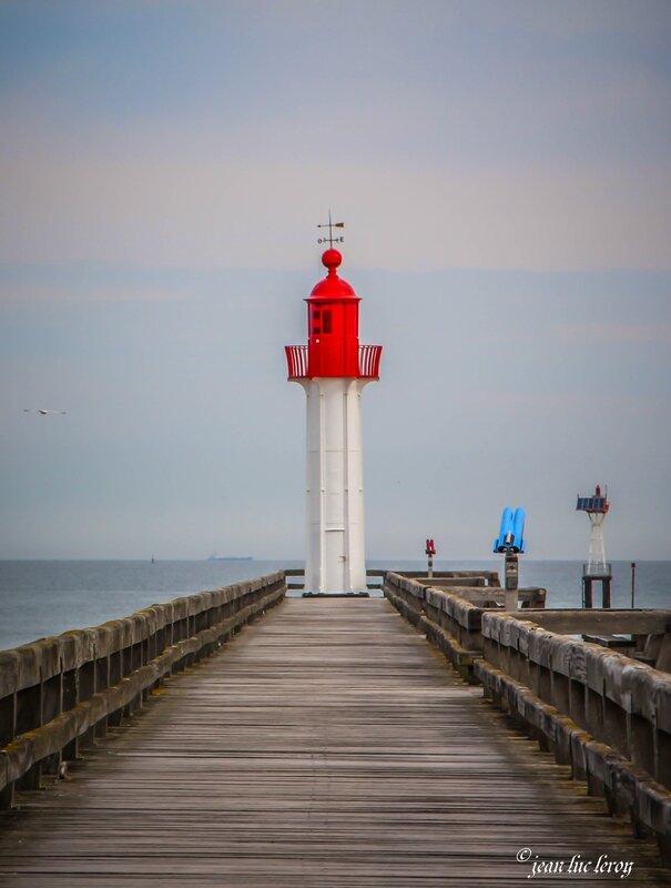 jetee trouville phare avec (1 sur 1)