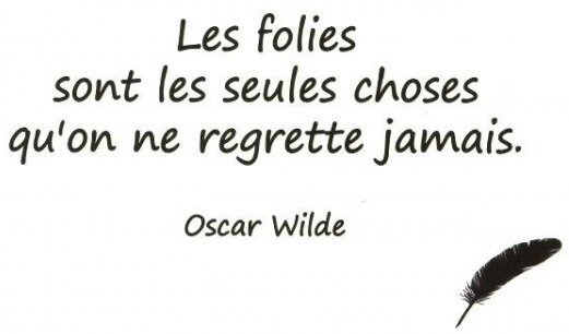 carte-postale-citation-d-oscar-wilde-les-folies-sont-les-seules-choses-qu-on-ne-regrette-jamais