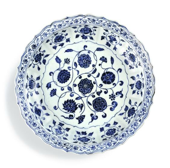 A fine and rare blue and white barbed 'floral scroll' dish, Ming dynasty, Yongle period (1403-1425)