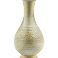 Vase balustre en grès <b>Yingqing</b>, Dynastie Yuan (1279-1368)
