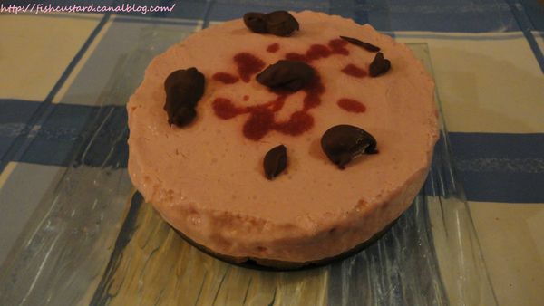 Cheesecake à la fraise et ses petits coeurs en chocolat (4)