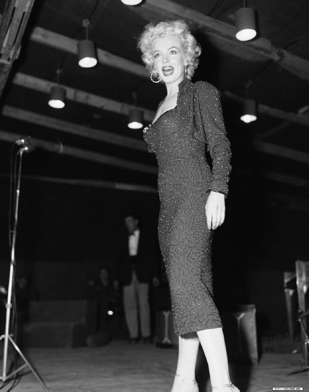 1954-02-17-korea-25thMarineDivision-stage_in-by_Walt_Durrell-3-1