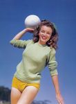 1945_beach_sitting_green_pull_022_2