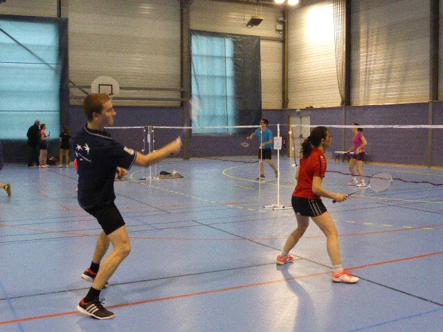 Swing Sports Ensemble de badminton d'extérieur portable avec filet – Filet  debout de 1,5 m avec oiseaux et raquettes de badminton Lot de 2