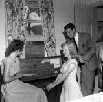 1949-06-21-d-warrensburg-02-house-04-with_Virginia_McAllister-030-1