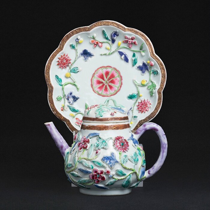 Teapot on presentoir, China, Yongzheng period
