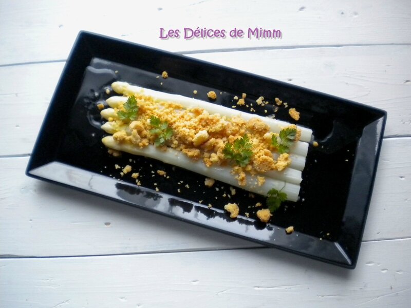 Asperges en vinaigrette et crumble au parmesan 4