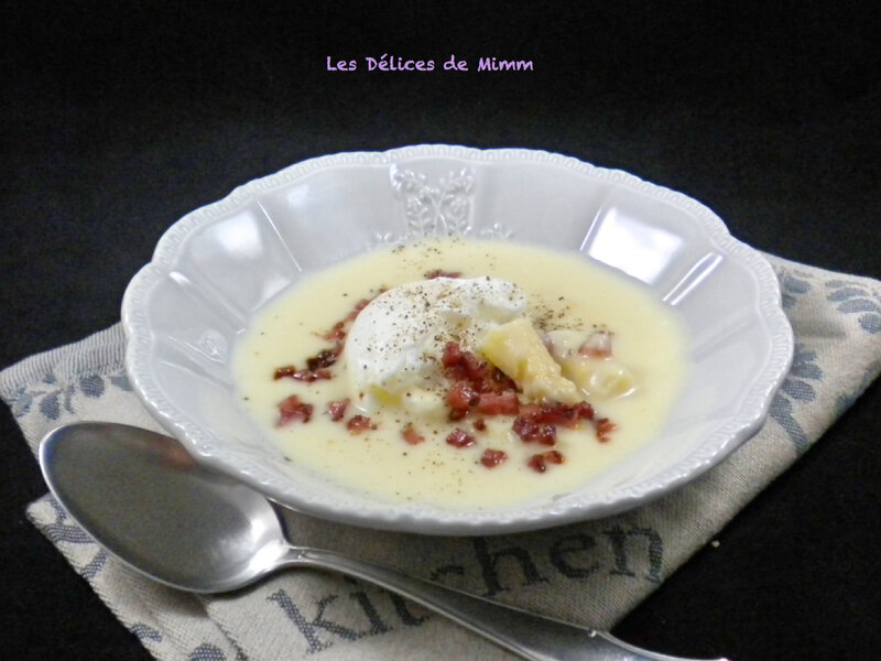 Velouté d’asperges, croustillant de jambon cru et œuf poché 5