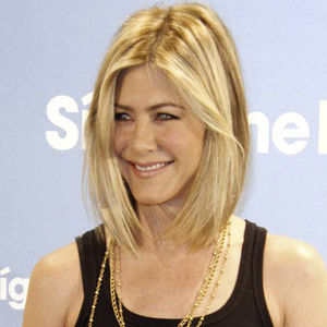 jennifer_aniston_et_sa_coupe_au_carre_10408758quqoe_2041