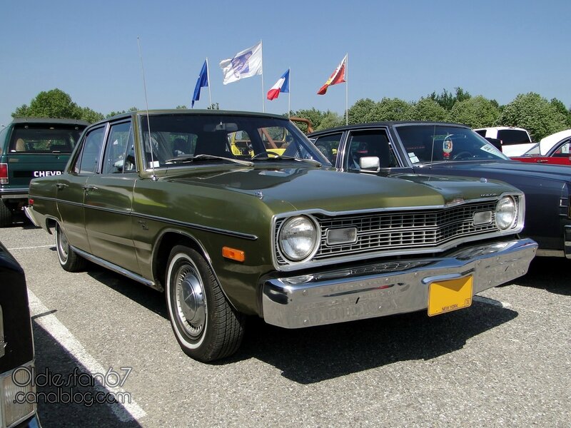 dodge-dart-custom-sedan-1974-1