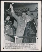 1954-02-24-San_Francisco-airport-021-1-press-2