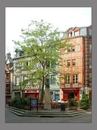 Rouen_Place_St_Amand