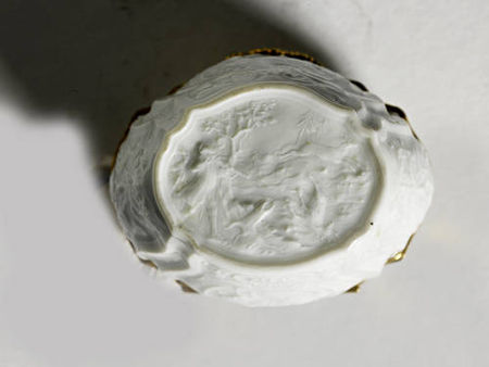 A_Meissen_gilt_metal_mounted_snuff_box__circa_1737_403