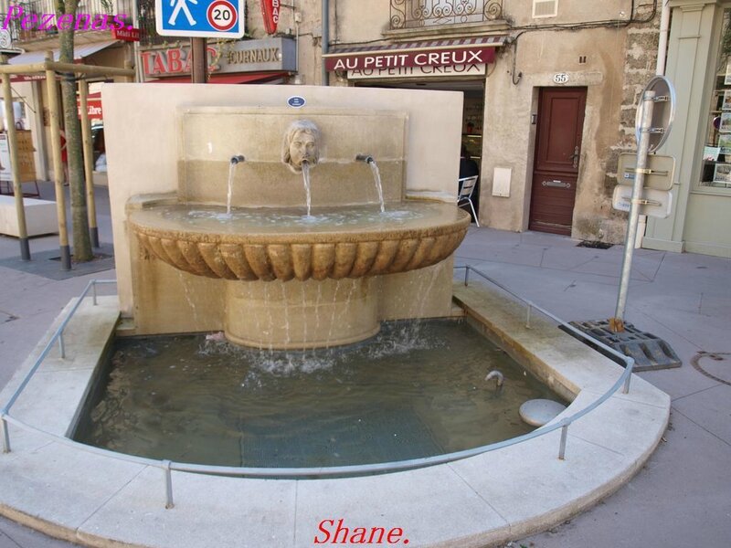 le 10-05-2013 fontaine cours Jean Jauré à Pezenas