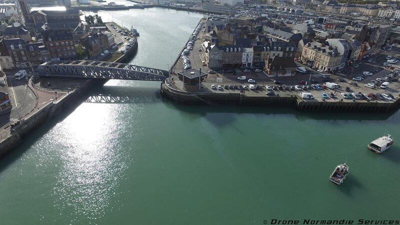 photo-aerienne-du-pont-colbert-dans-le-port-de-dieppe