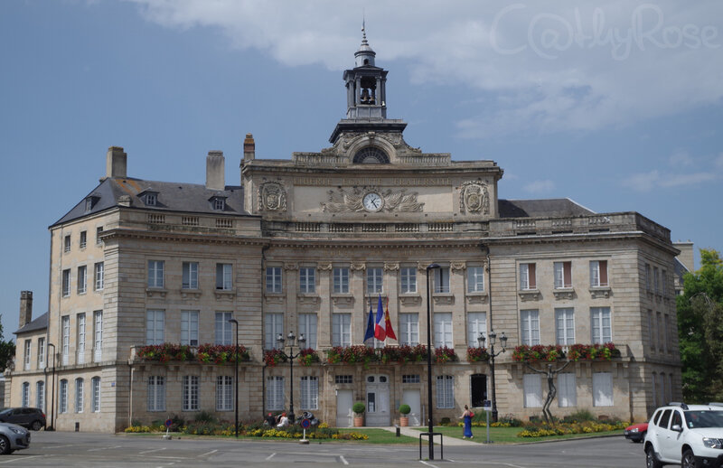 && Hôtel de Ville