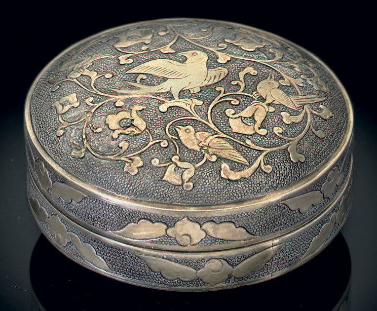 2010_NYR_02339_1007_000(a_small_parcel-gilt_silver_box_and_cover_tang_dynasty)