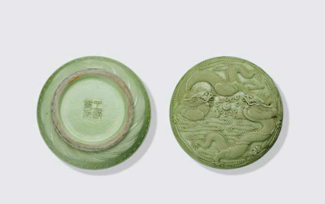 A carved lime green glazed porcelain seal paste box and cover, Wang Bingrong, 19th century