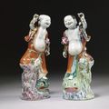 Deux personnages en porcelaine de la famille rose. Chine, dynastie qing, epoque qianlong (1736-1795)