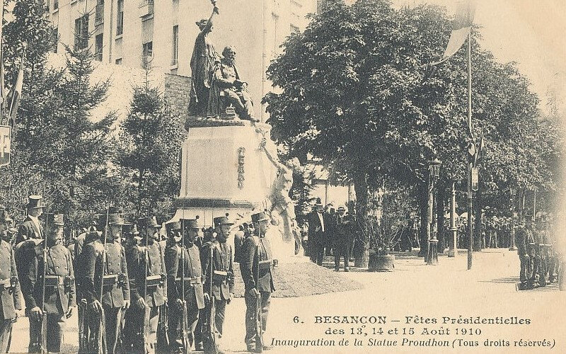 CPA Besançon Fêtes 1910 Inauguration statue Proudhon