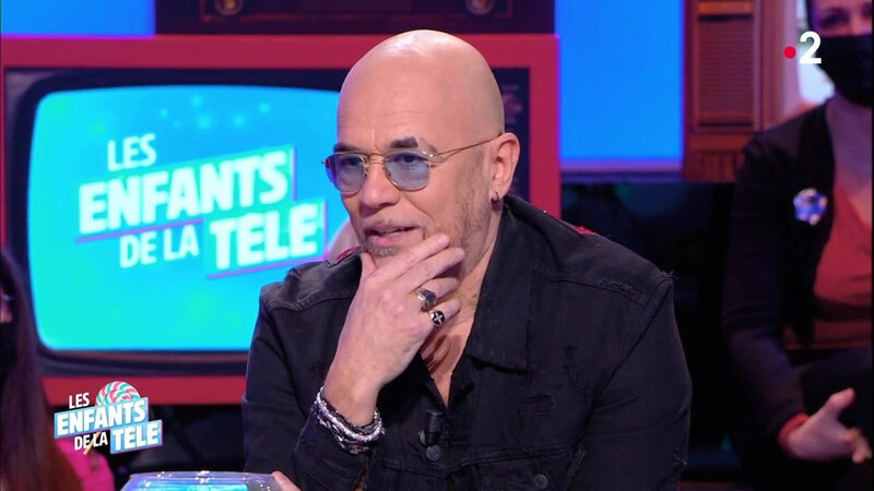 video-pascal-obispo-invite-a-chanter-a-un-mariage-il-a-totalement-fait-craquer-la-mariee