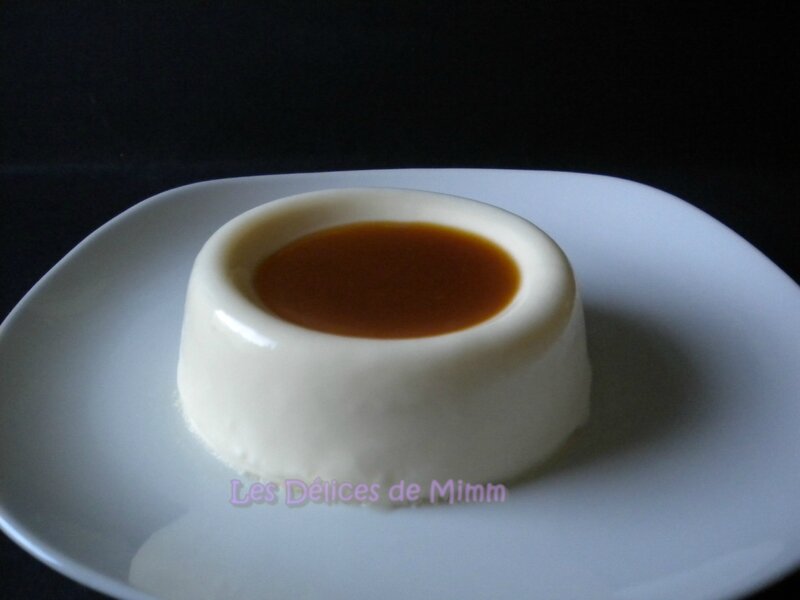 Panna cotta vanillée et sa sauce au caramel au beurre salé 2