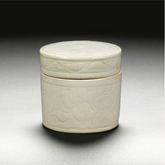 A 'Qingbai' box and cover, Song dynasty (960-1279)