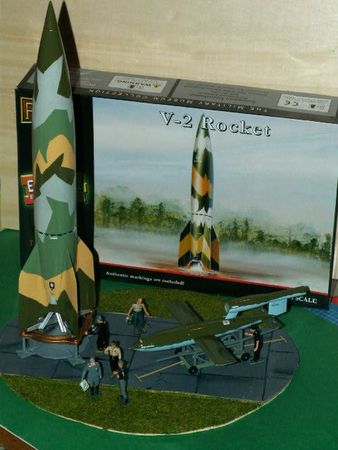 maquettes fusée V2, bombe volante V1 (2)