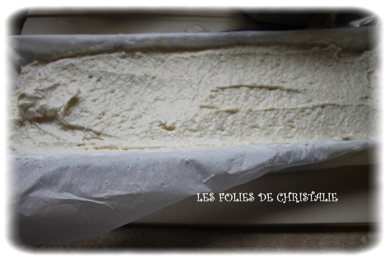 Bûche chocolat blanc fraise 6