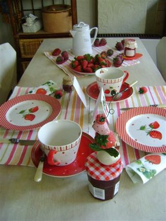 table_petite_dejeuner_fraises_008