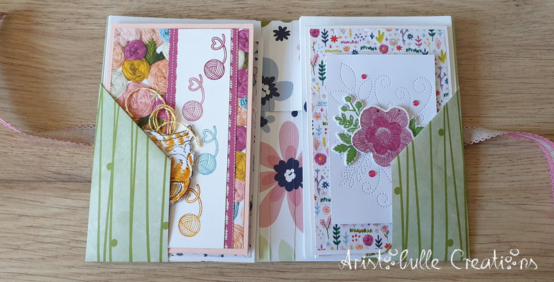 Etuis à mini-cartes fleurs brodées - étui ouvert