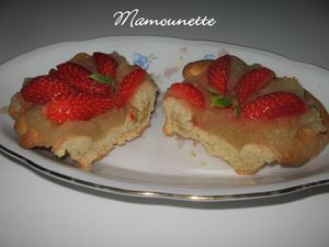 Tartelettes_p_te_maison_aux_gariguettes_et_compot_e_de_pommes_028