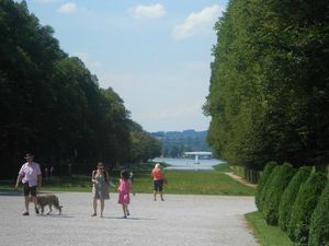 Vue perspective du lac depuis jardin du chateau de Herrenchiemsee