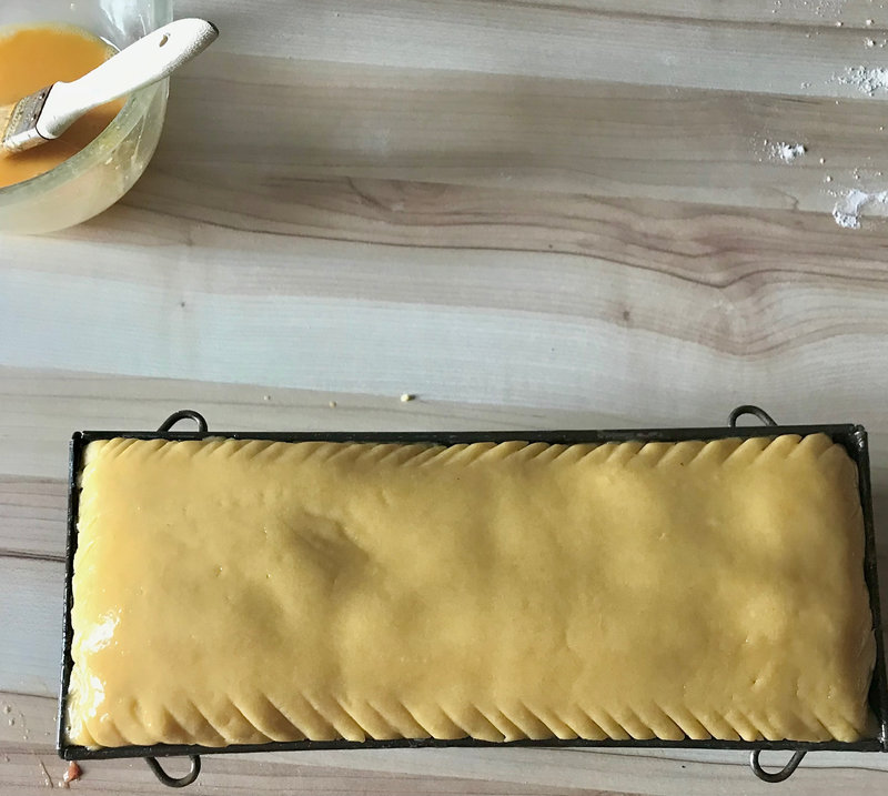 placer le dernier rectangle, dorer la surface à l'oeuf
