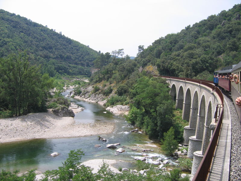 Le Gardon : Vallée de Mialet, vue des rails