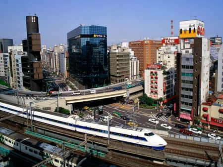 Bullet_Train,_Ginza_District,_Tokyo,_Japan