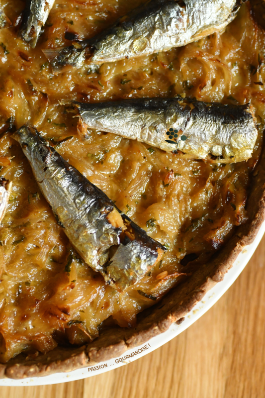 Tarte oignons de Roscoff & sardines, pâte sarrasin & algues_2